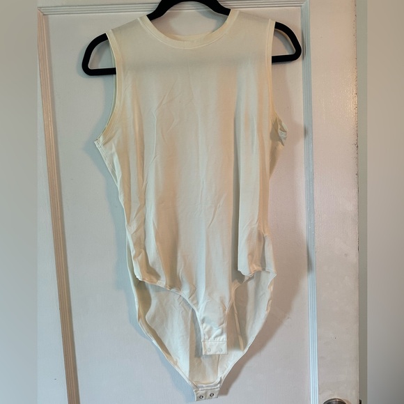 SKIMS lightly worn cotton bodysuit - Picture 2 of 2